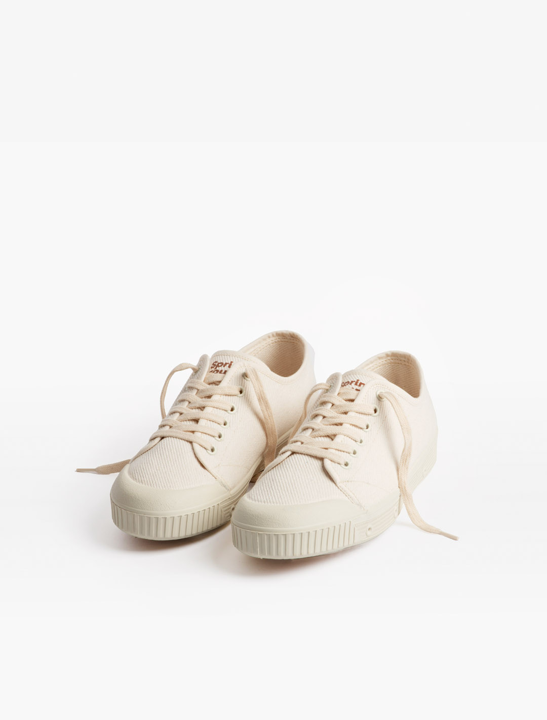 Spring Court G2 heavy twill in off-white - 3/4 view