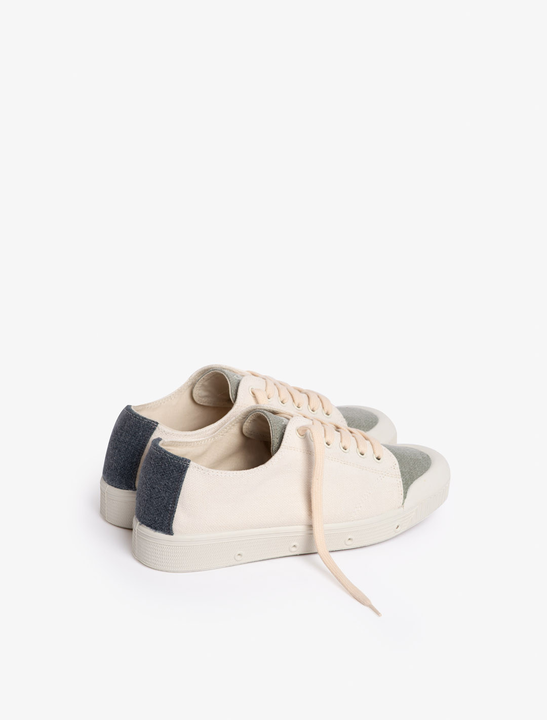 Spring Court G2 sneakers in ecru and grey linen – three-quarter rear view