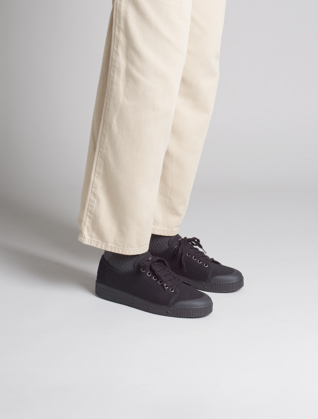 Spring Court G2 canvas basket in black - worn