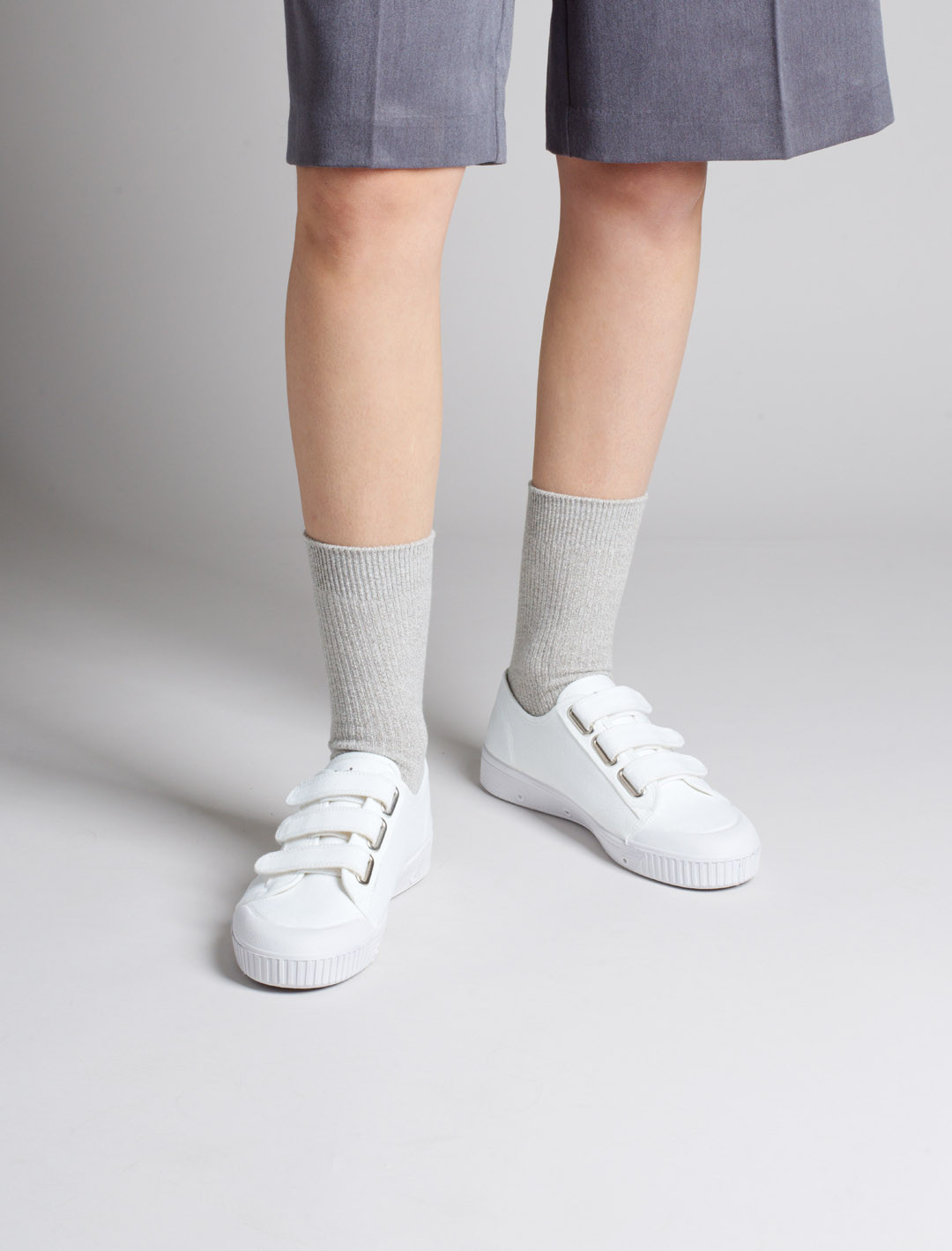 Basket Spring Court G2 à scratch en canvas blanc - porté