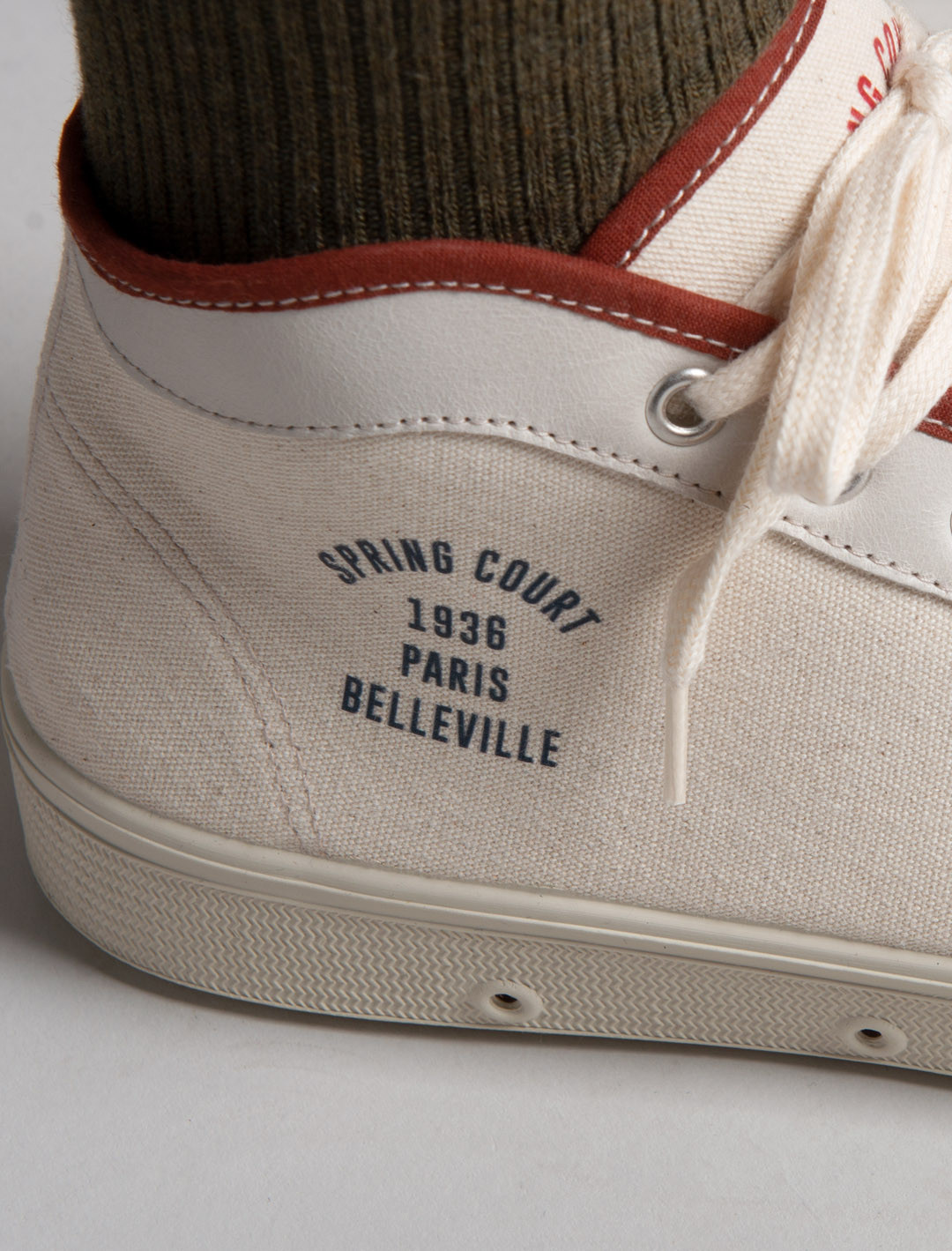 Spring Court T2 basketball shoes in ecru cotton - close-up view