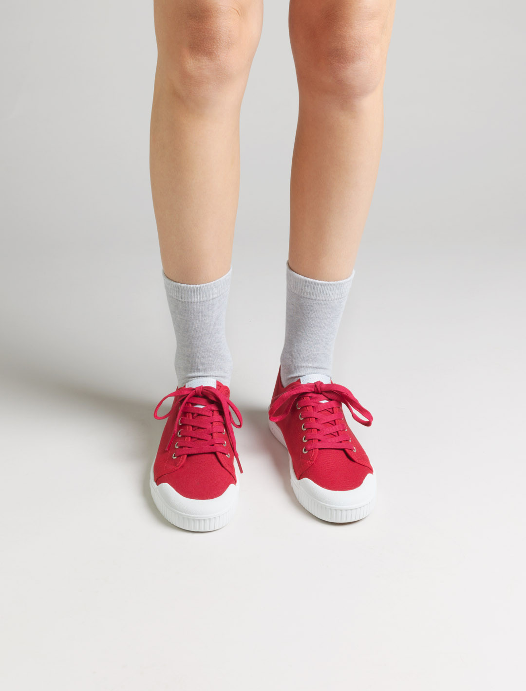 Spring Court G2 canvas basket in red - worn