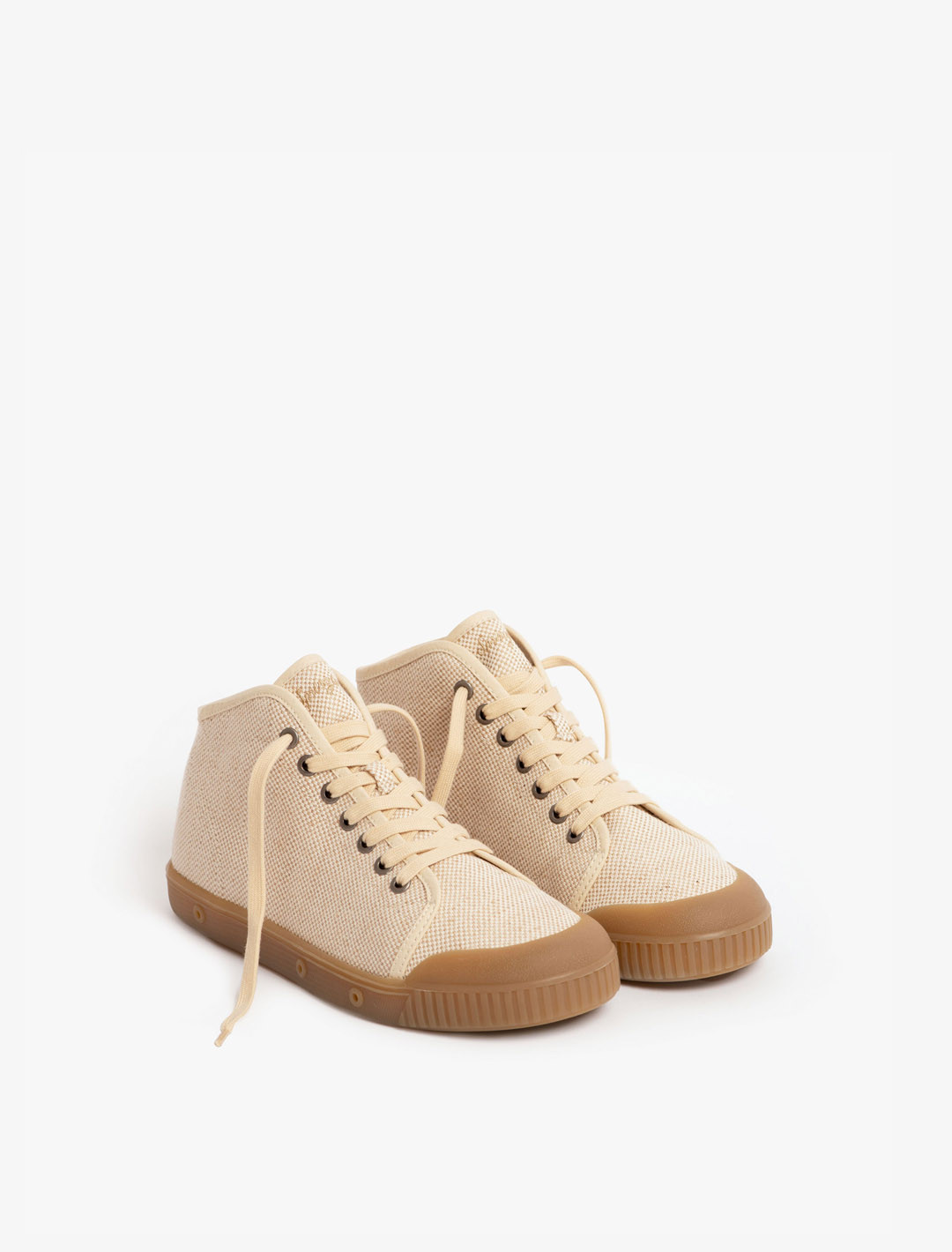 Spring Court B2 off-white cotton sneakers – three-quarter view
