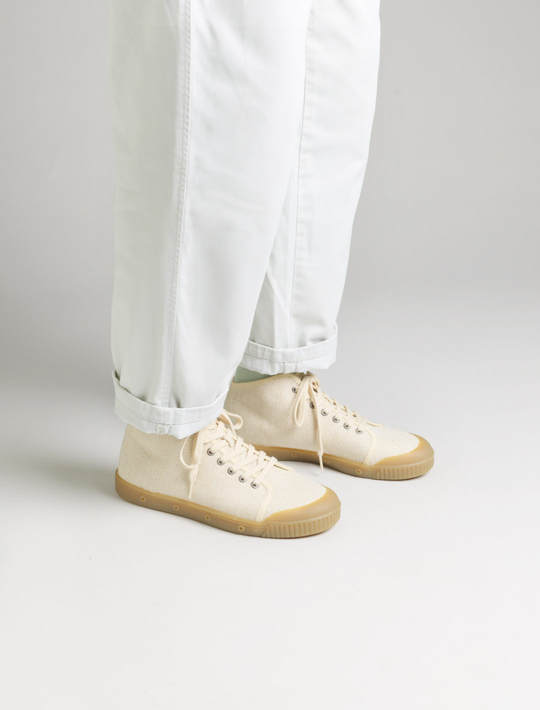 Basket Spring Court B2 en coton écru - vue portée de profil
