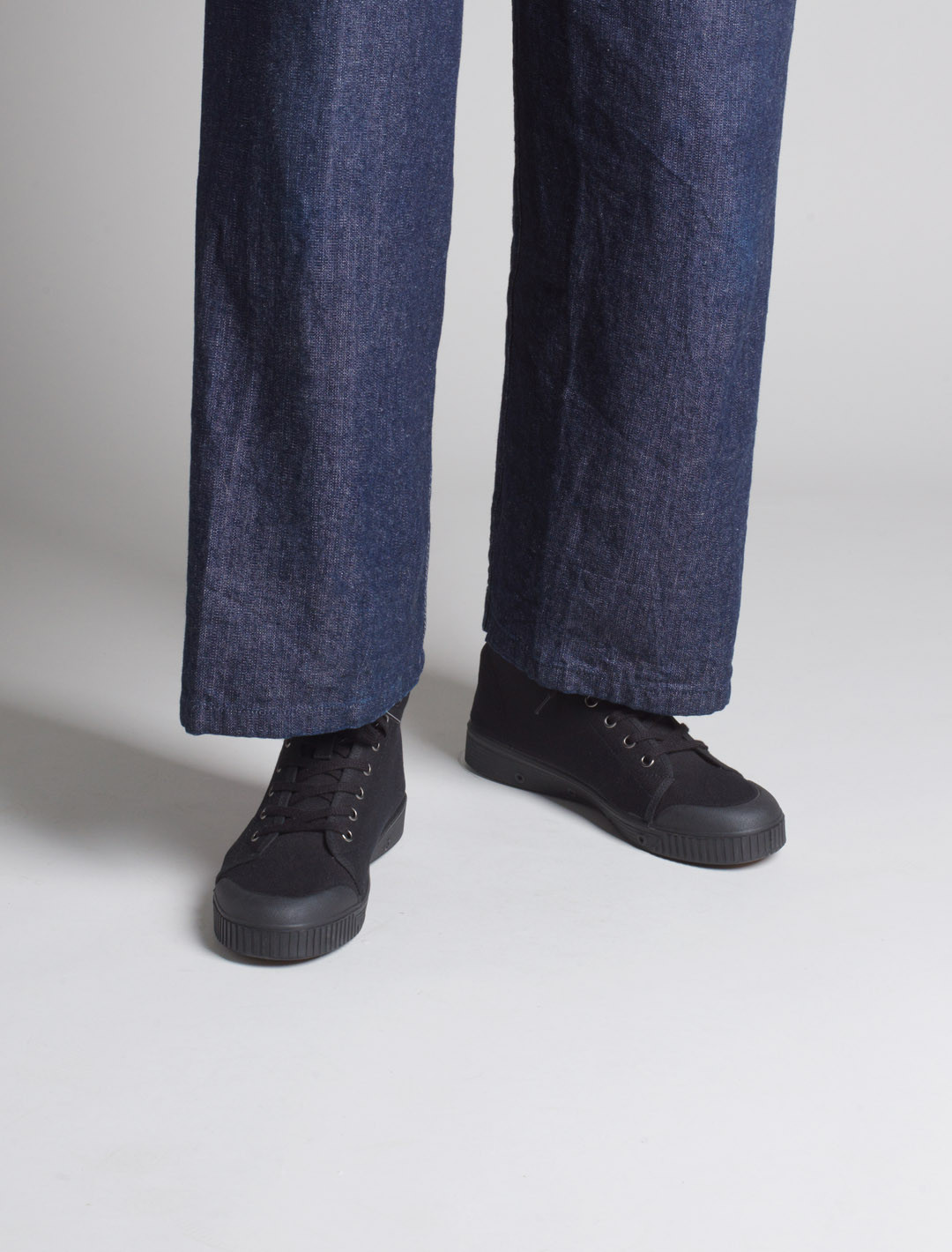 Basket Spring Court B2 en coton noire - vue portée