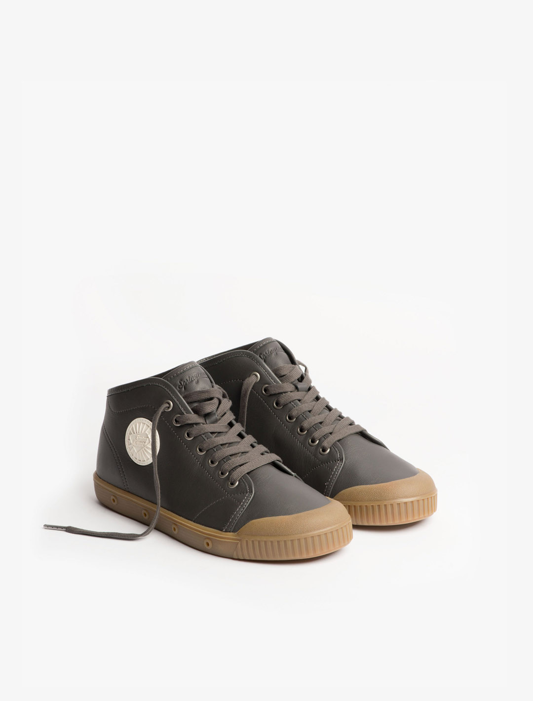 Spring Court B2 brown leather with gum sole sneakers – three-quarter view