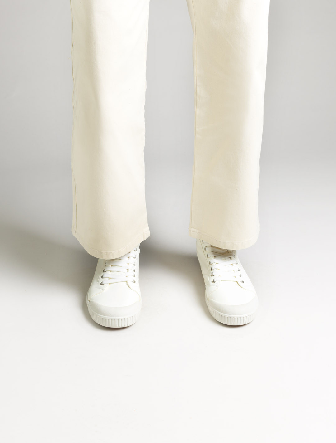 Spring Court M2 leather basket in white - front view, worn