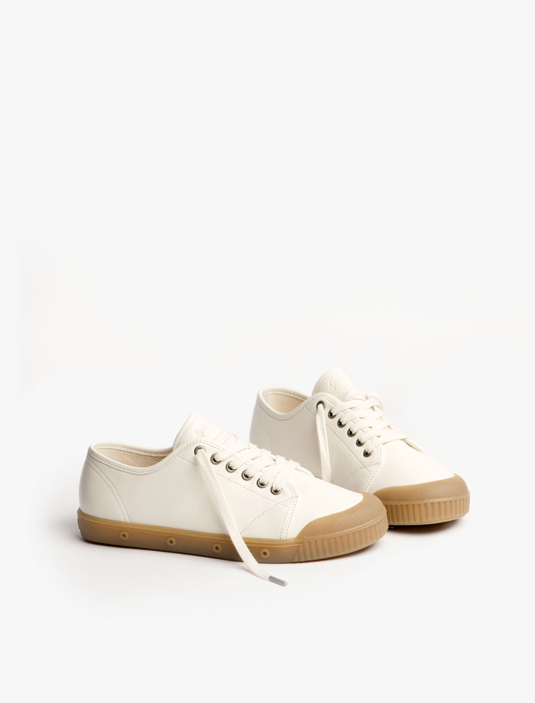 Spring Court G2 leather basket in off-white - 3/4 view