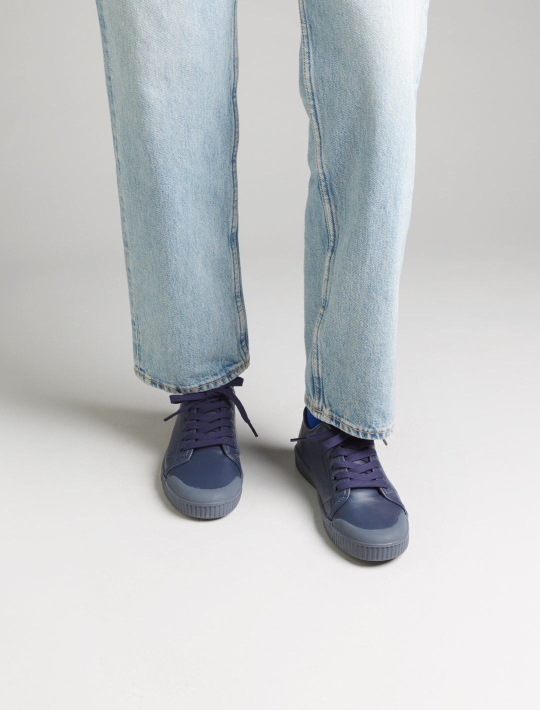 Spring Court G2 leather basket midnight blue - worn