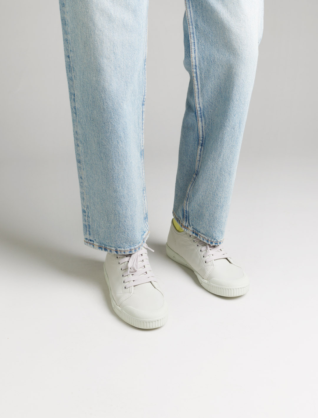 Spring Court G2 leather basket in concrete - side view