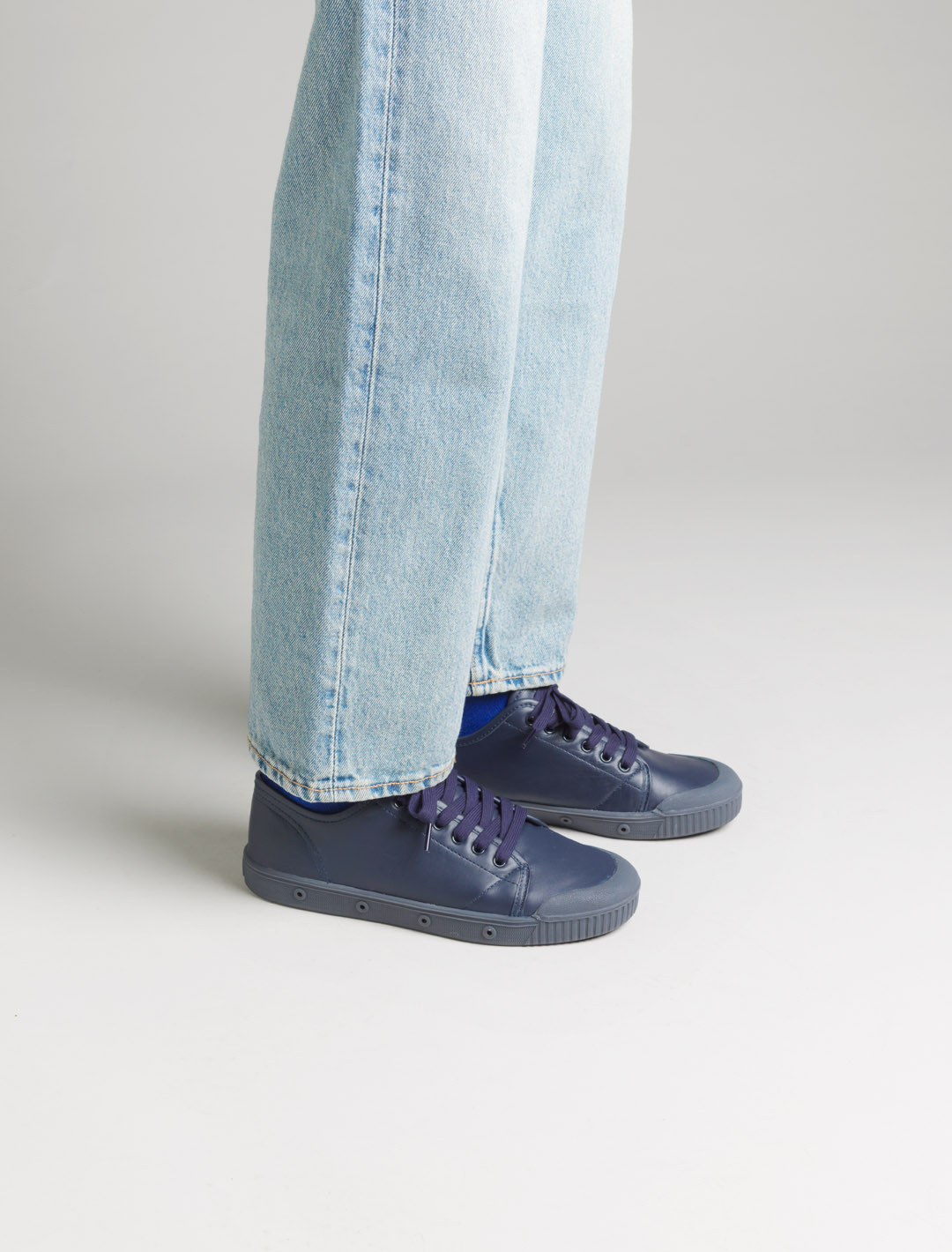 Spring Court G2 leather basket midnight blue - worn