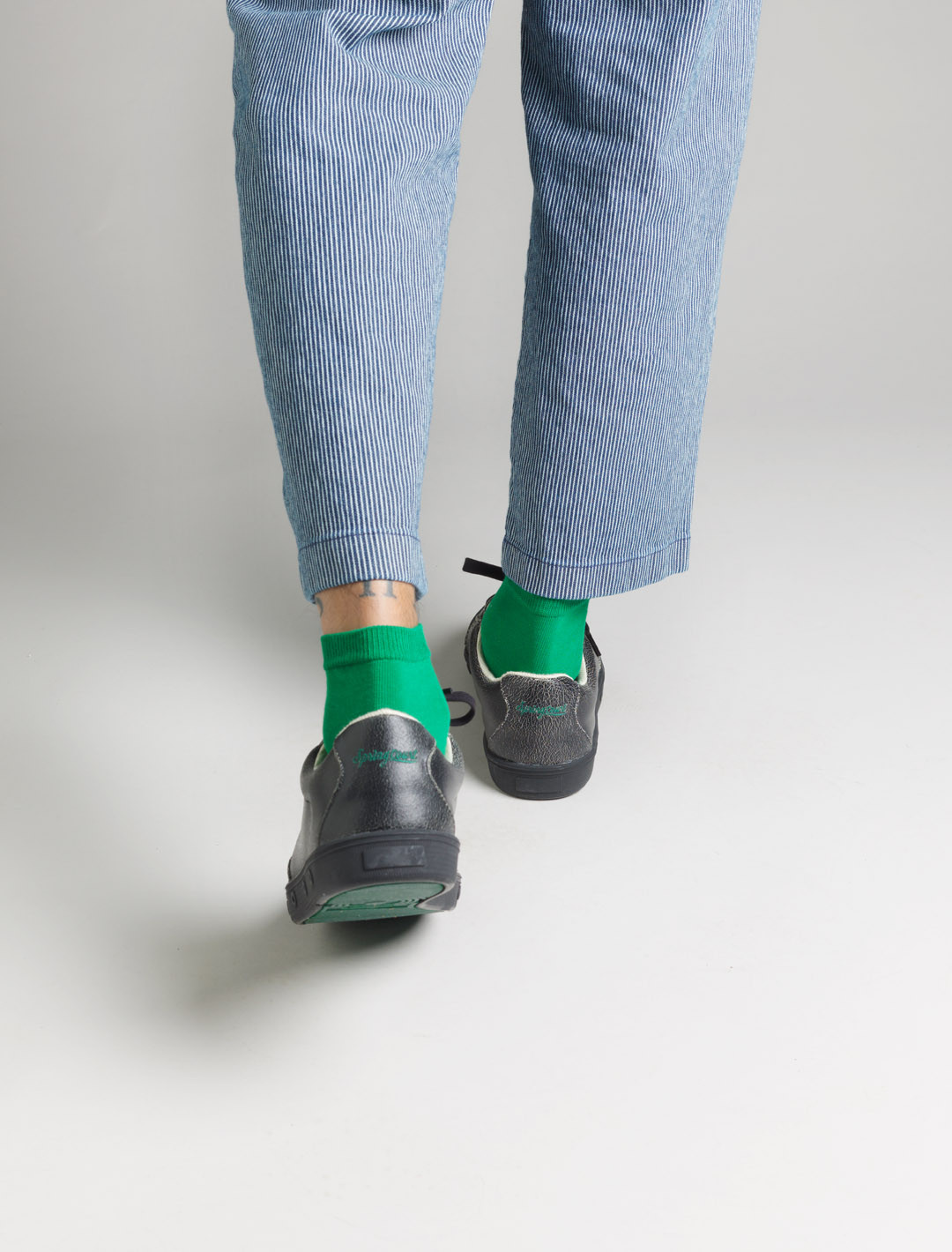 Basket Spring Court C2 en cuir craquelé noir - vue portée